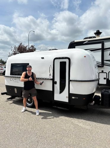 Carousel post from Western RV Country.