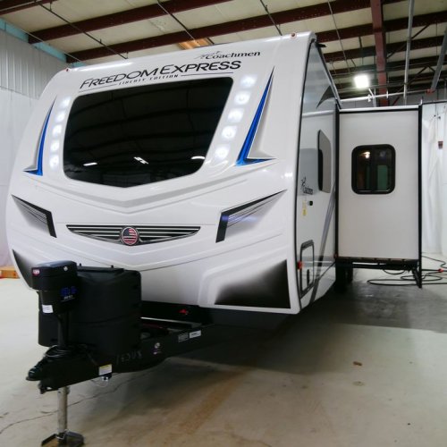 Carousel post from Western RV Country.