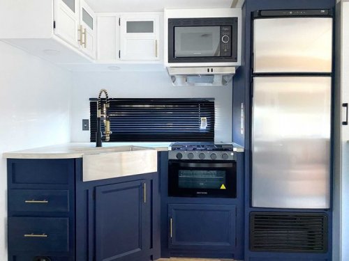 Carousel post from Western RV Country.