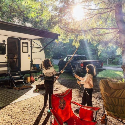 Carousel post from Western RV Country.