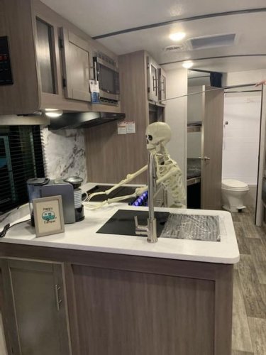 Carousel post from Western RV Country.