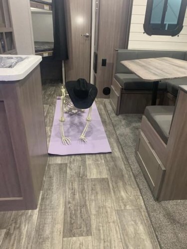 Carousel post from Western RV Country.