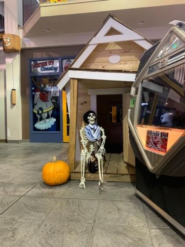 Carousel post from Western RV Country.