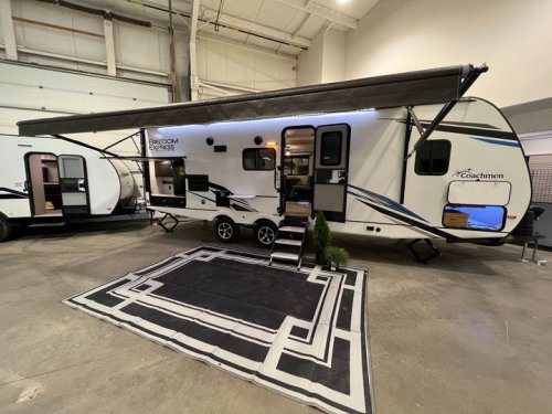 Carousel post from Western RV Country.