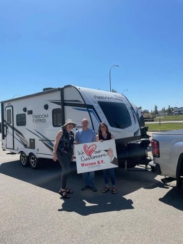 Carousel post from Western RV Country.