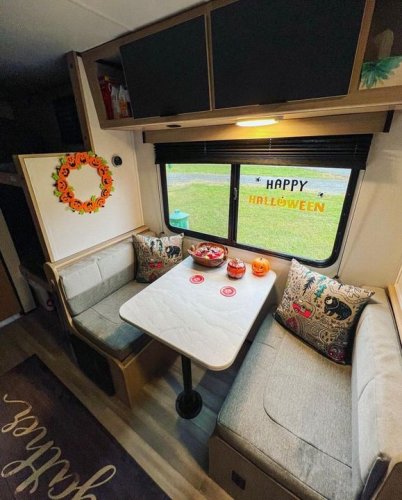 Carousel post from Western RV Country.