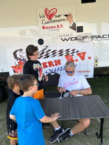 Carousel post from Western RV Country.