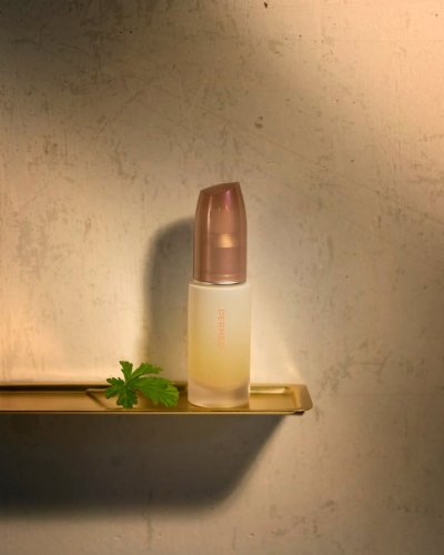 Carousel post from 三省製薬　デルメッド.