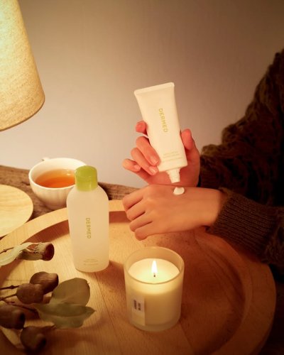 Carousel post from 三省製薬　デルメッド.