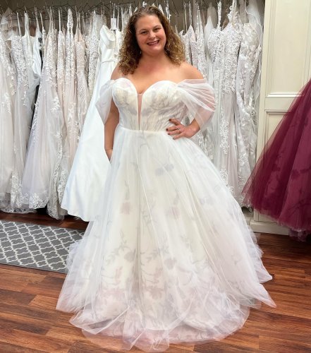 Carousel post from thecurvybridenj.