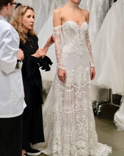 Carousel post from jolibride.