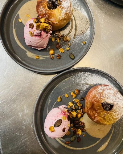 Carousel post from miditreizepontarlier.