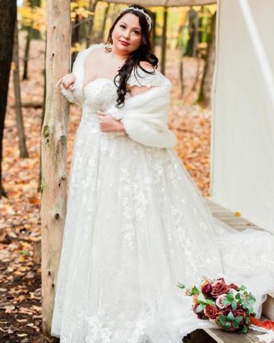 Carousel post from thecurvybridenj.