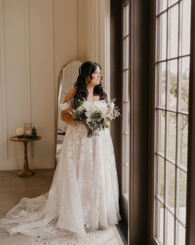 Carousel post from thecurvybridenj.