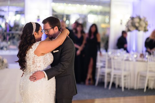 Carousel post from thecurvybridenj.