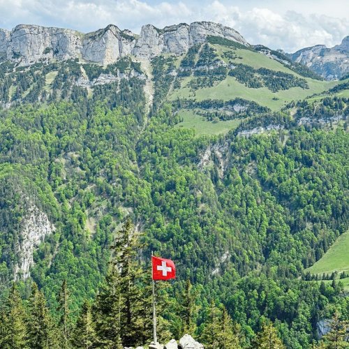 Photo post from swiss_food_box.