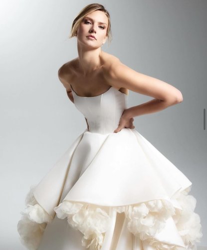 Carousel post from jolibride.