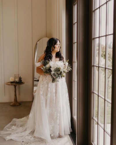 Carousel post from thecurvybridenj.