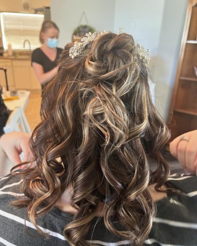Carousel post from hairbyjessenia.