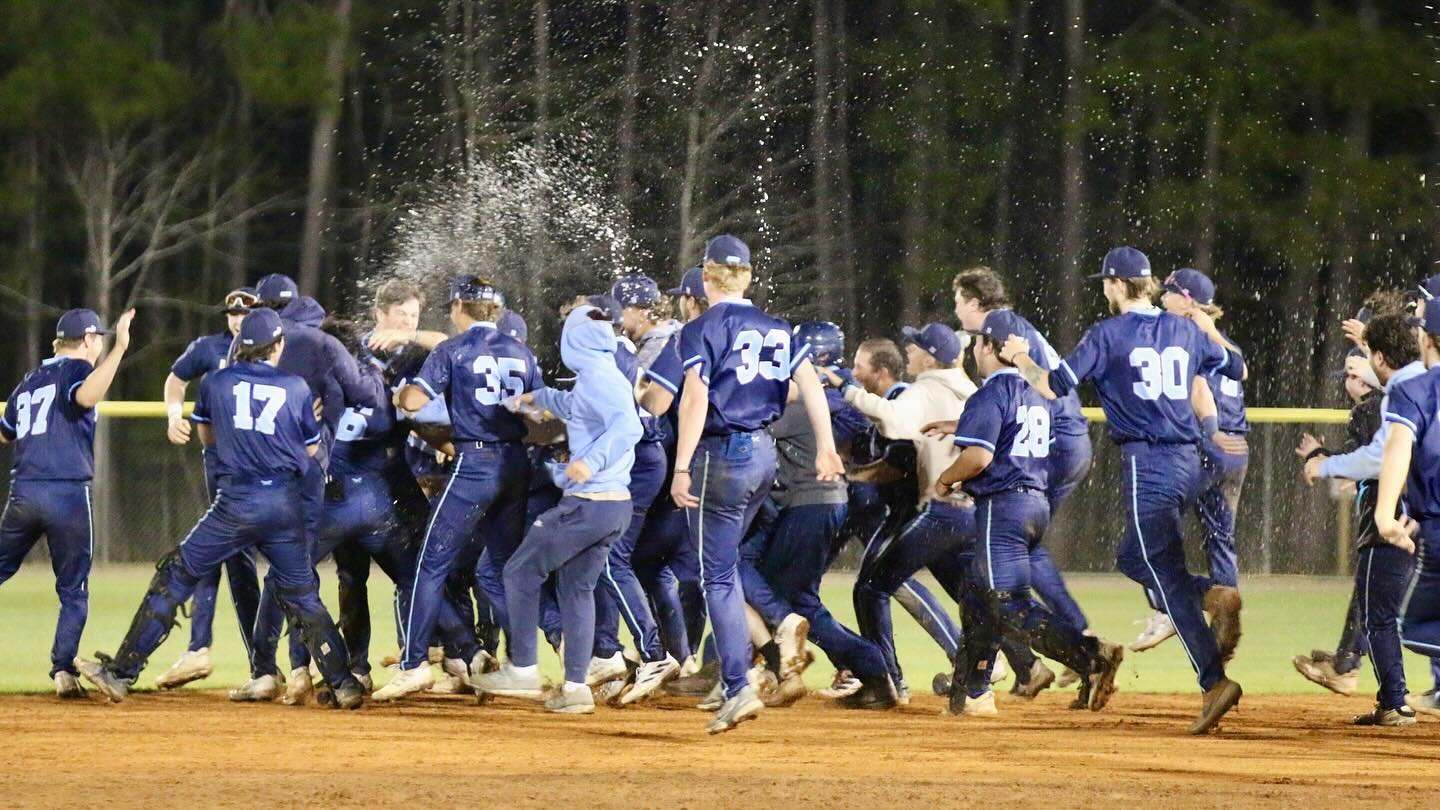 Carousel post from uscbsandsharks.