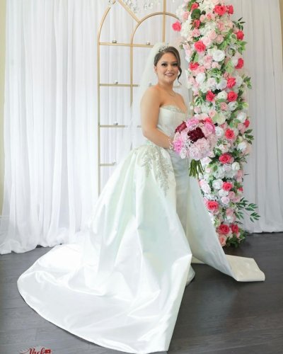 Carousel post from jolibride.