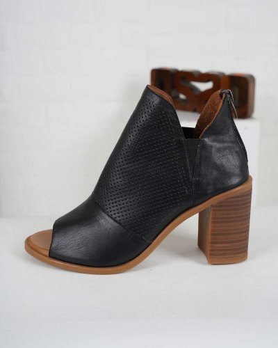 Carousel post from ossoshoes.