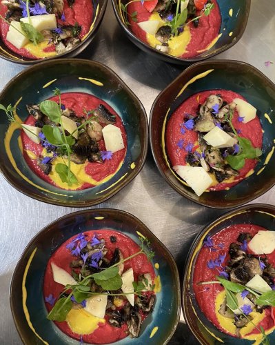 Carousel post from miditreizepontarlier.