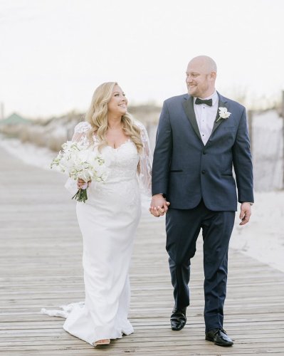 Carousel post from thecurvybridenj.