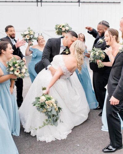 Carousel post from thecurvybridenj.