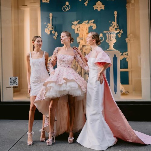 Carousel post from jolibride.