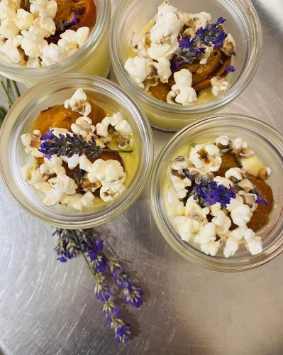 Carousel post from miditreizepontarlier.