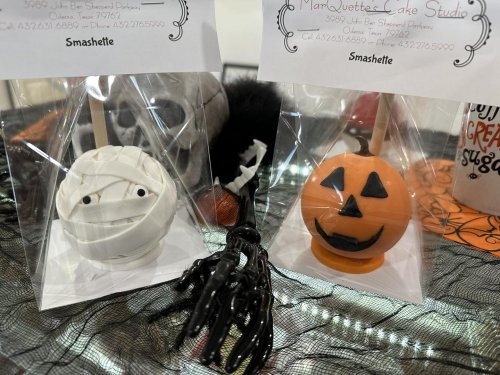 Carousel post from marquettescakestudio.