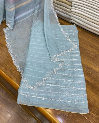 Carousel post from akbar_fabrics_.