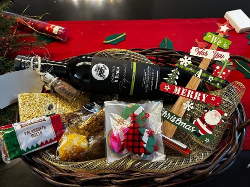 Carousel post from la_gifteria.