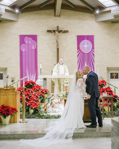 Carousel post from thecurvybridenj.