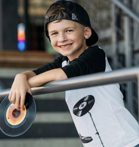 Carousel post from reddirthatco.