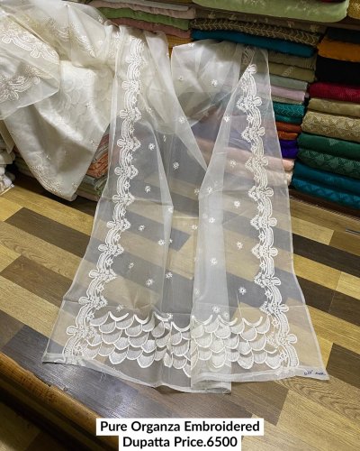 Carousel post from akbar_fabrics_.