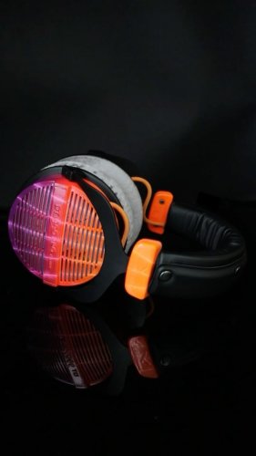 Video post from customcans_headphones.