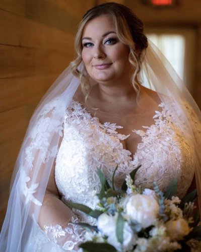 Carousel post from thecurvybridenj.