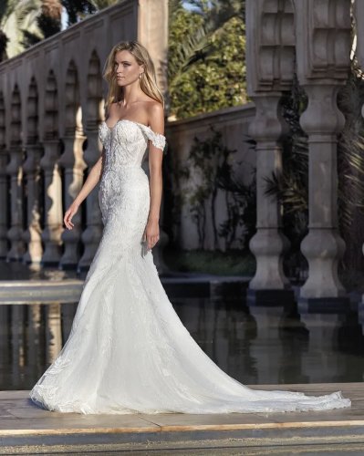 Carousel post from jolibride.