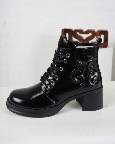 Carousel post from ossoshoes.