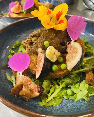 Carousel post from miditreizepontarlier.