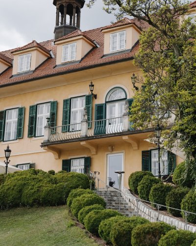 Carousel post from suesseboutique.