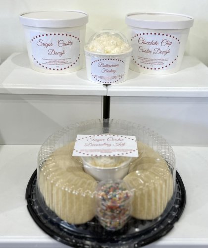 Carousel post from marquettescakestudio.