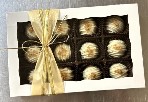 Carousel post from marquettescakestudio.