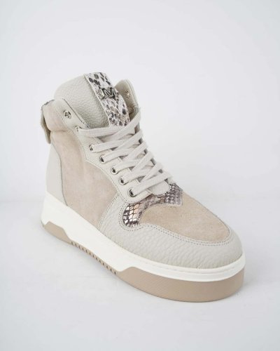 Carousel post from ossoshoes.