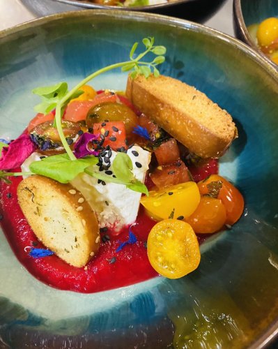 Carousel post from miditreizepontarlier.