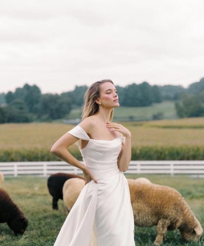 Carousel post from jolibride.