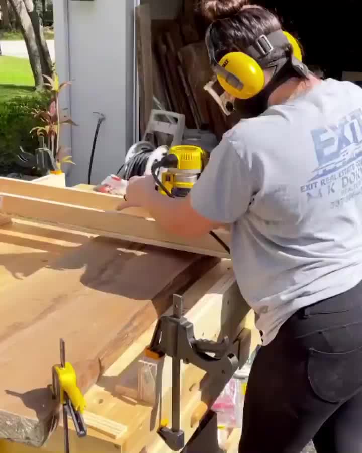 Carousel post from dewalttough.