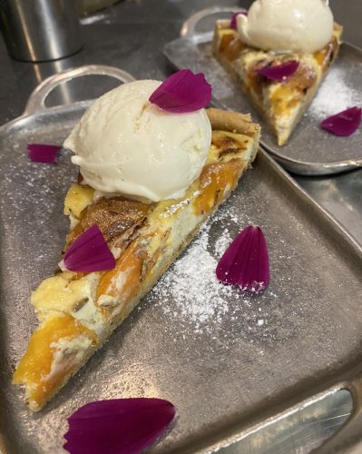 Carousel post from miditreizepontarlier.